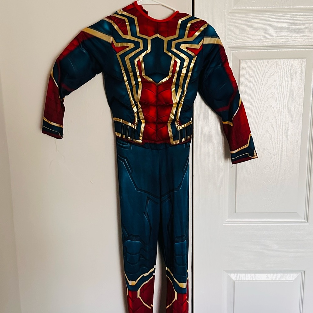 Used Spider-Man infinity war ,avenger Halloween